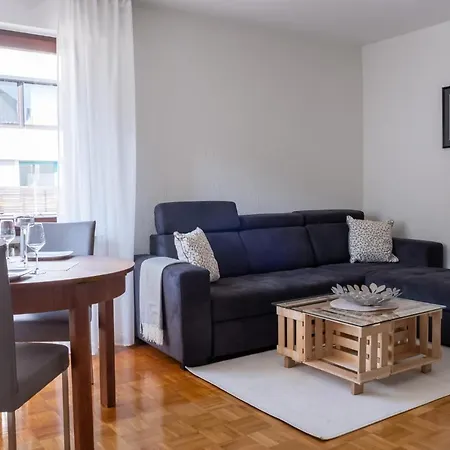 Apartment Ferienwohnung *